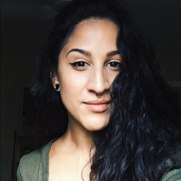 Meet your Posher, Michelle - Picture 1 of 1